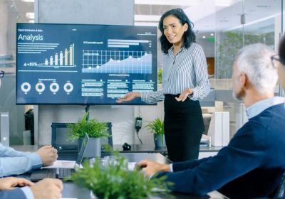 Speaker-using-speech-props-visual-aid-shutterstock_1031044339-1024x576